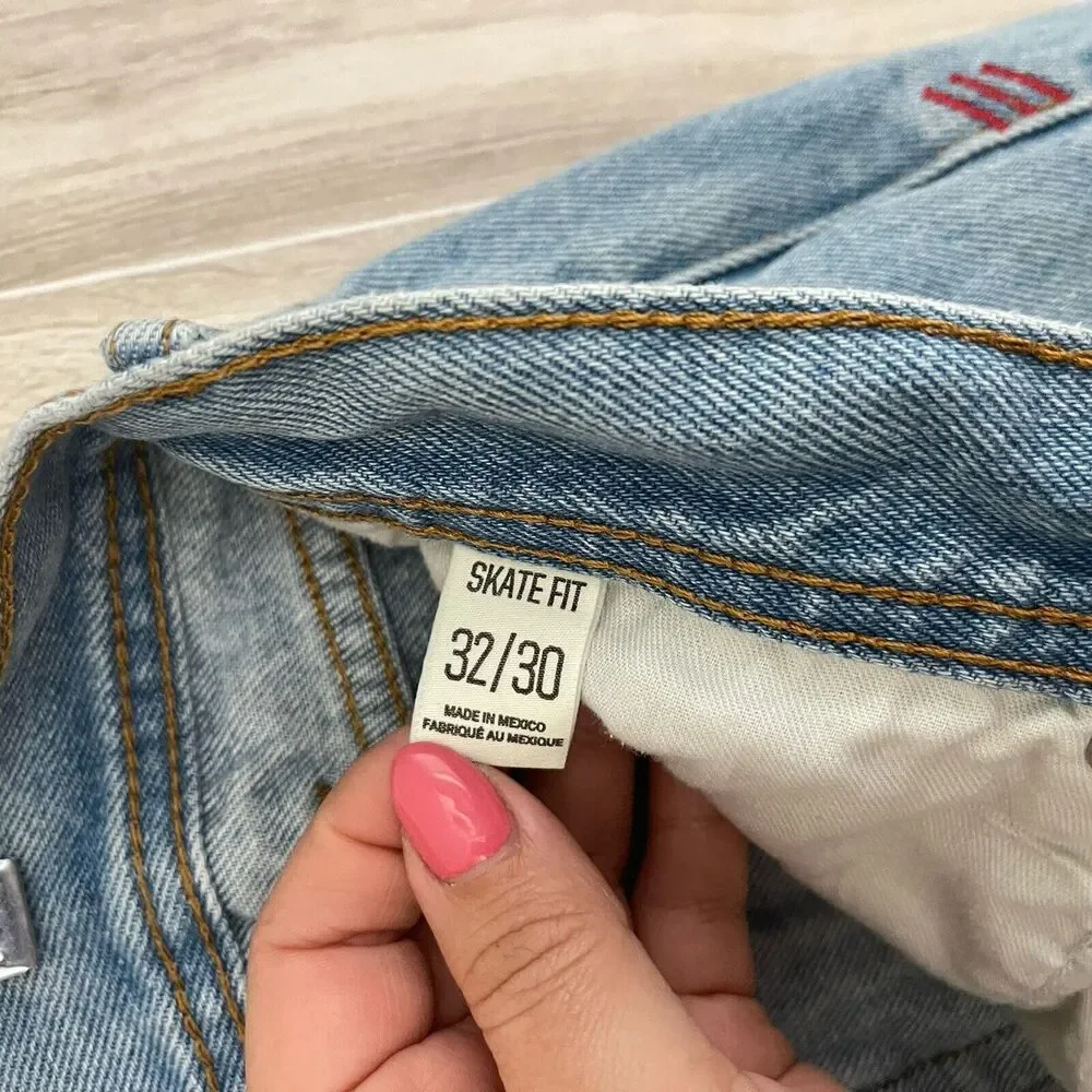 BDG Urban Outfitters Baggy Skate Fit Jeans Men's 32x30 Naturally Distressed Blue - Picture 15 of 16